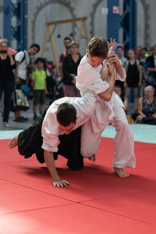Coutrs d'aikido enfants à Brest, démonstration d'un élève aux Capucins