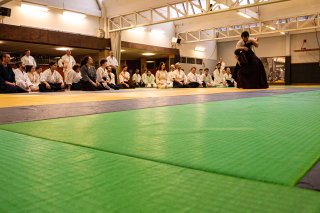 Cours d'aïkido à Brest, démonstration d'un technique par l'enseignant